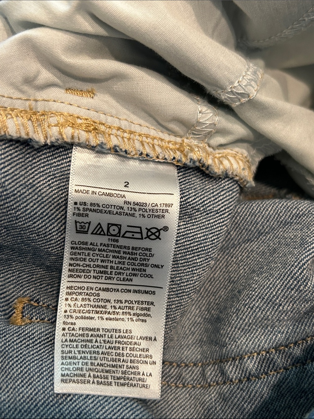 Old Navy Woman’s Mid-Rise Wow Boyfriend Straight Jeans - Medium Wash - Picture 8 of 12